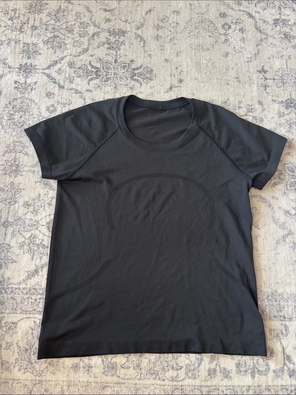 Lululemon Women’s Swiftly Tech Short Sleeve 2.0 Waist Length - size 8 - black